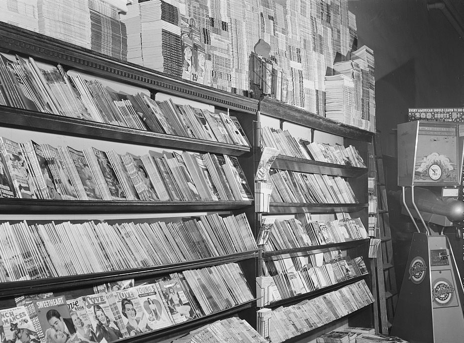 Newsstand. Norfolk, Virginia, 1941