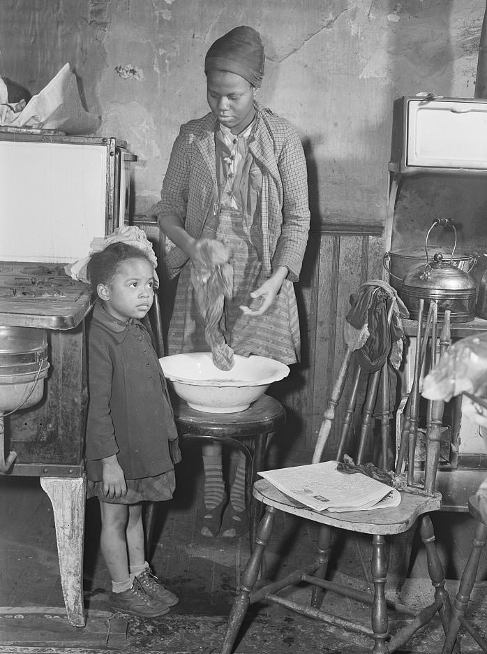 Daughters of defense worker in aslum district. Norfolk, Virginia, 1941