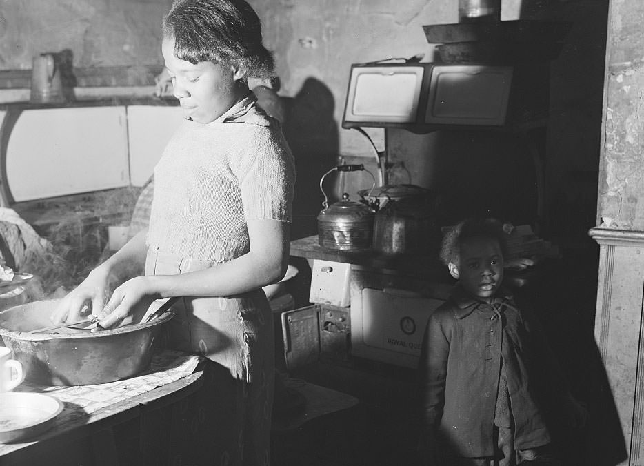 Kitchen in house which rents for sixteen dollars per month. Slum district. Norfolk, Virginia, 1941