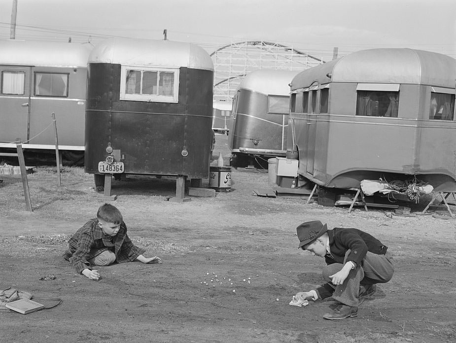 Trailer camp for construction workers. Ocean View, outskirts of Norfolk, 1941