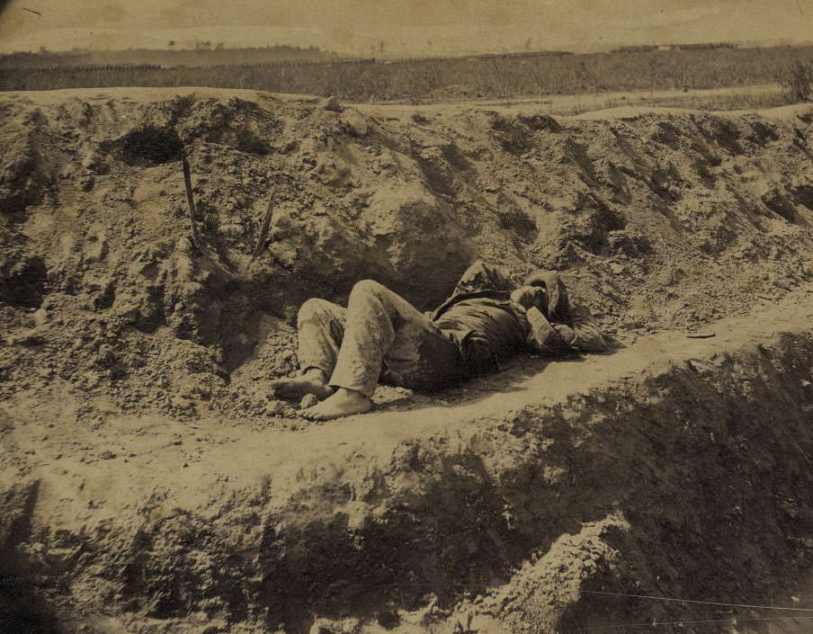 Dead rebel in front of Petersburg, 1865