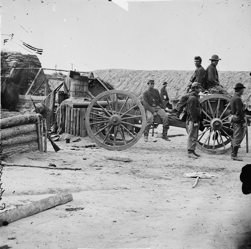 Federal soldiers removing artillery from Confederate fortifications, Petersburg, 1865
