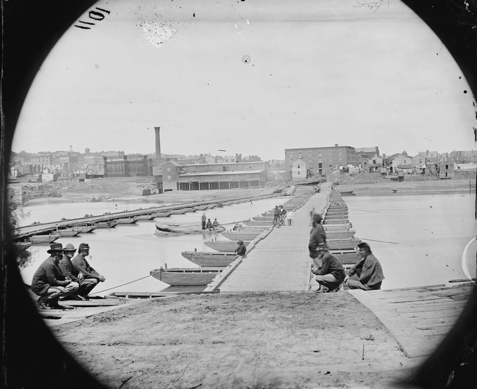 Pontoon bridges across the Appomattox River, 1865