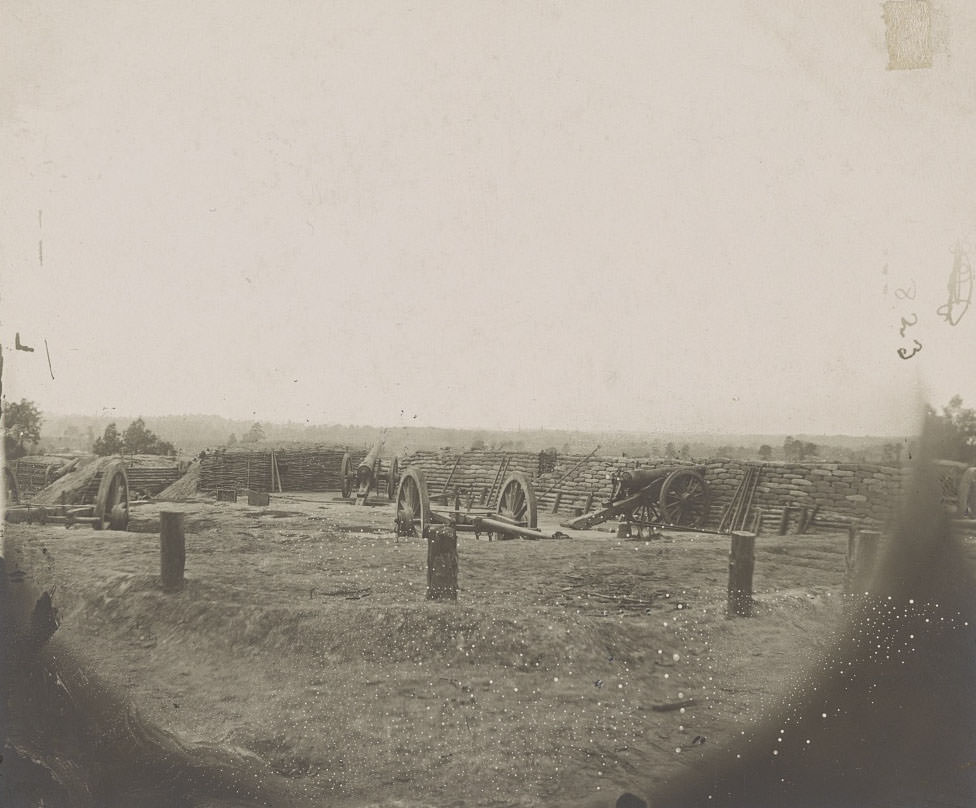 Battery on outer line Confederate entrenchment capt, 1865