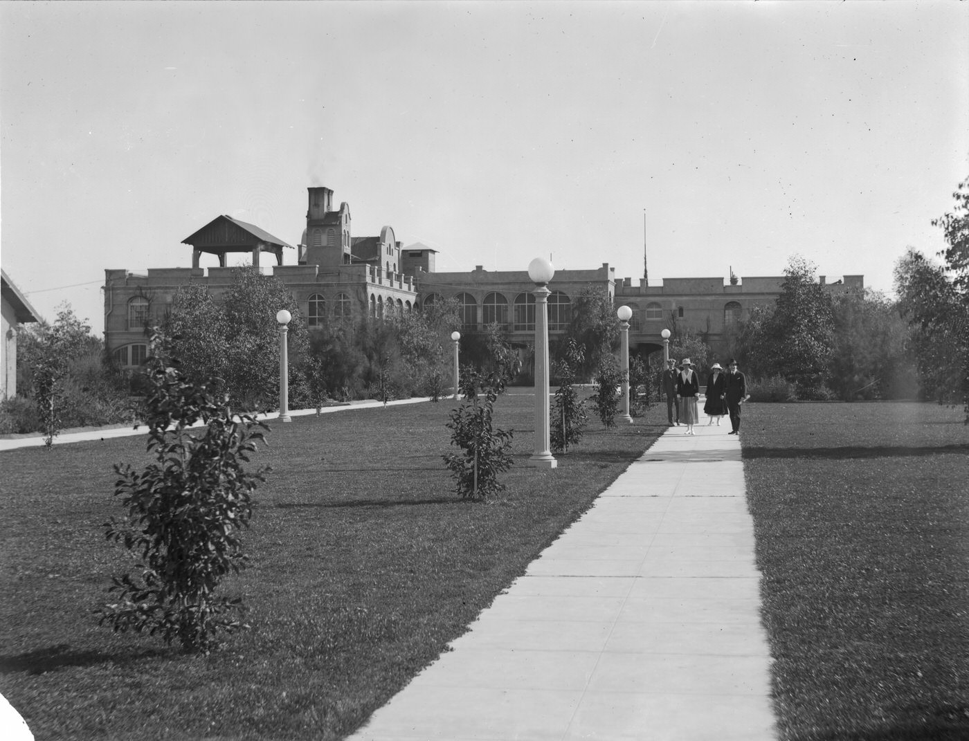 San Marcos Hotel Guests on Grounds, 1929