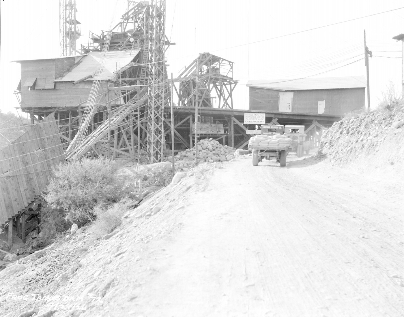 Frog Tanks Diversion Dam Under Construction, 1926