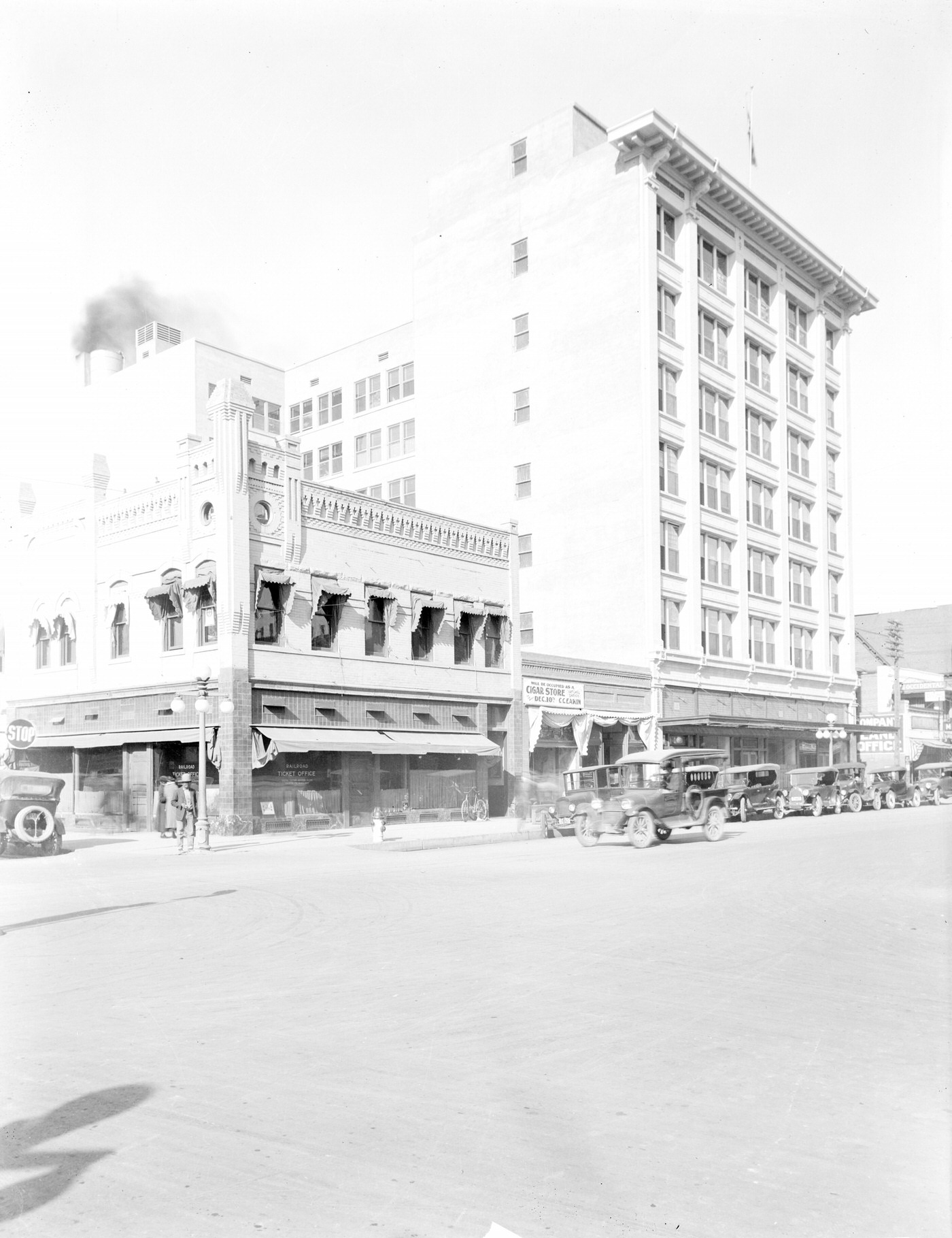 Heard Building Exterior, 1921. This building was located on the southeast corner of Central Avenue and Adams Street in Phoenix.
