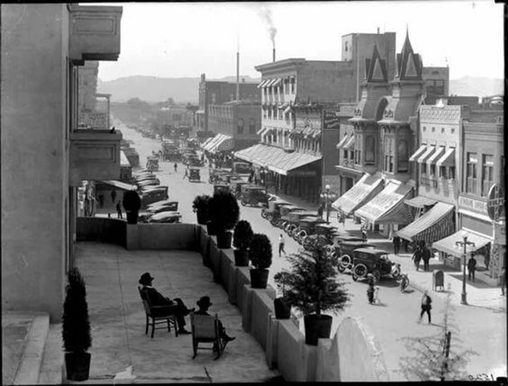 The balcony of the Adams offered this view of Central Avenue and the South Mountains.