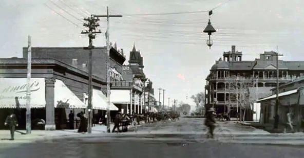 By 1900, Phoenix saw itself as a thriving metropolis of 5,500, with 28 saloons, 18 gambling houses and its first automobiles.