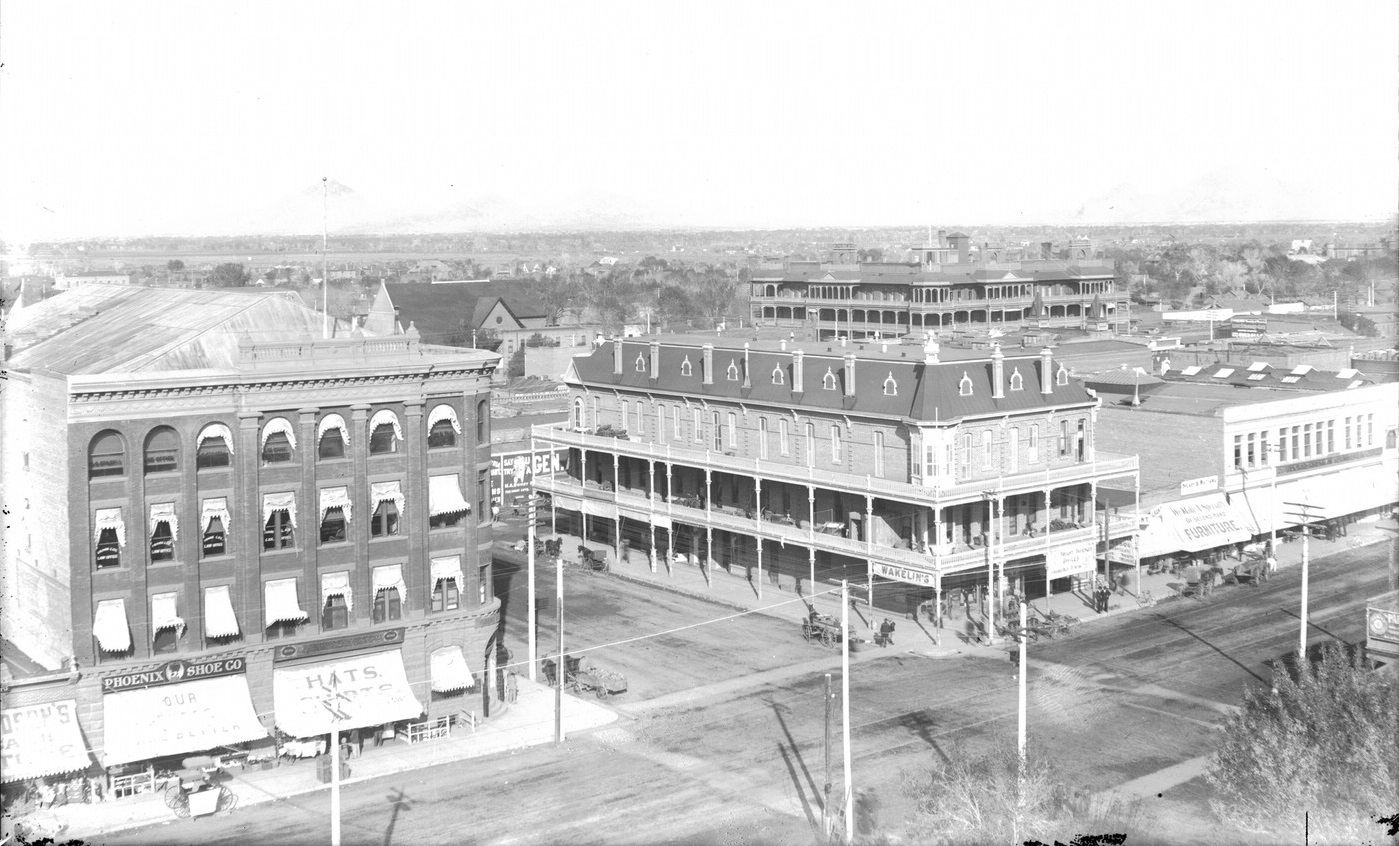 Cityscape of First Avenue and Washington, 1907