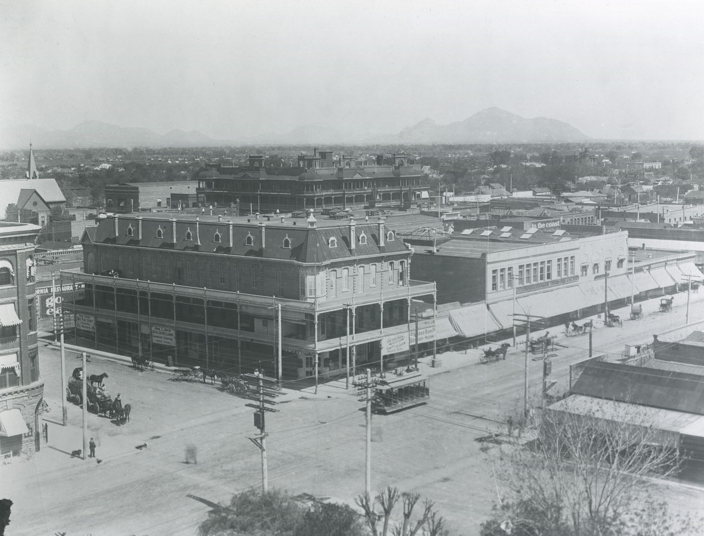 Cityscape of First Avenue and Washington, 1907