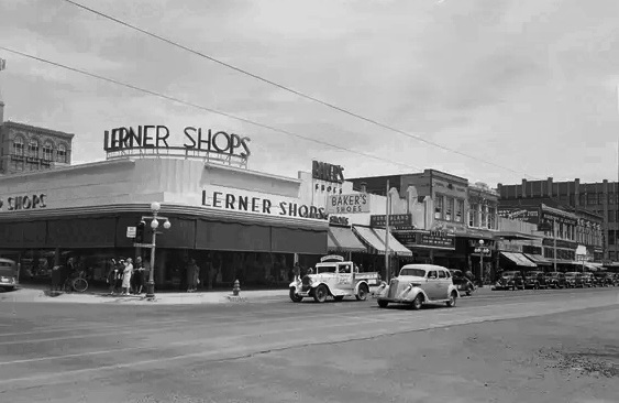 One of Phoenix's major streets in May 1940.