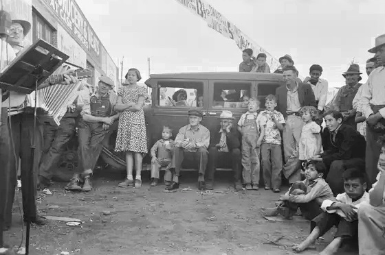 People listen to an orchestra play outside a Phoenix grocery store on Saturday afternoon in May 1940.