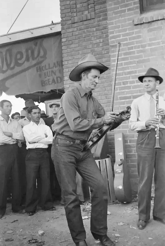 An orchestra plays outside a Phoenix grocery store on Saturday afternoon in May 1940.