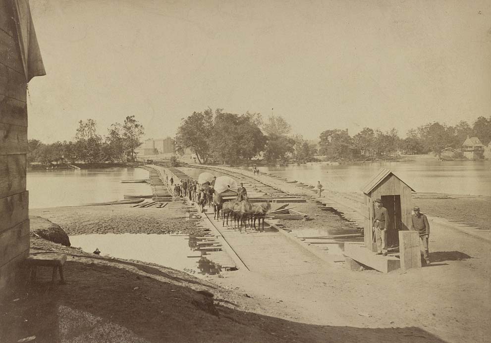 Pontoon bridges across James River at Richmond, 1864