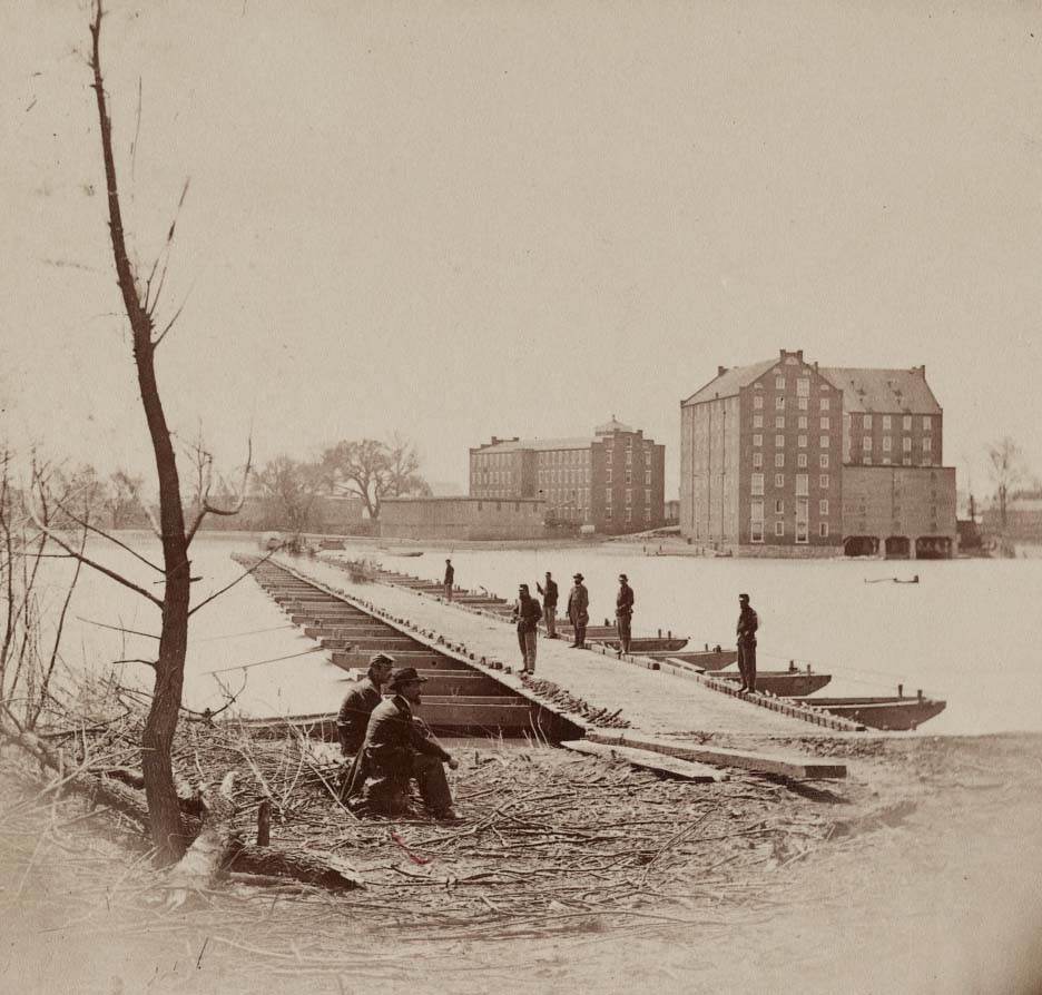 Pontoon bridges across James River, 1865