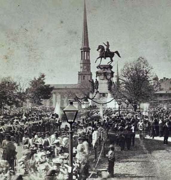 A large crowd including uniformed soldiers gathered in front of the Washington Monument in Richmond, Virginia, 1860