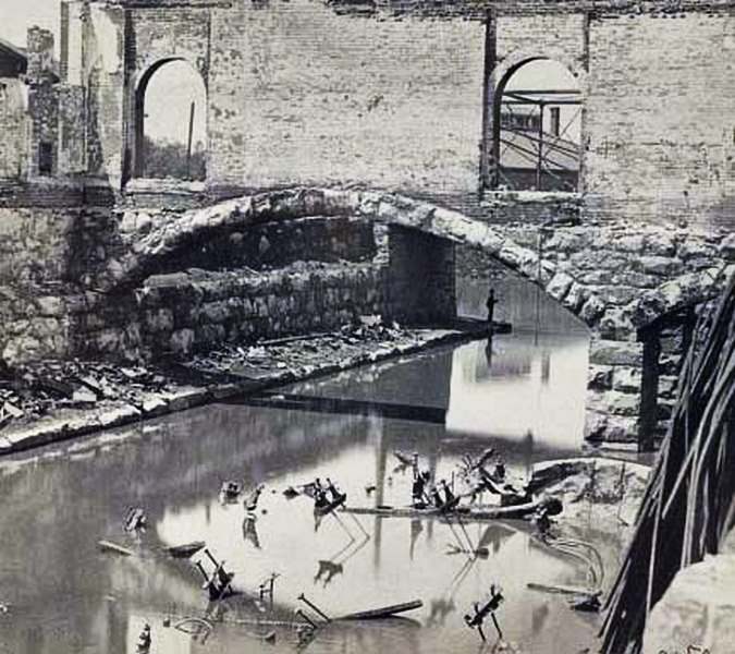 View of the Lynchburgh (i.e. Lynchburg) Canal, and the ruins of the Danville railroad depot, Richmond, 1865