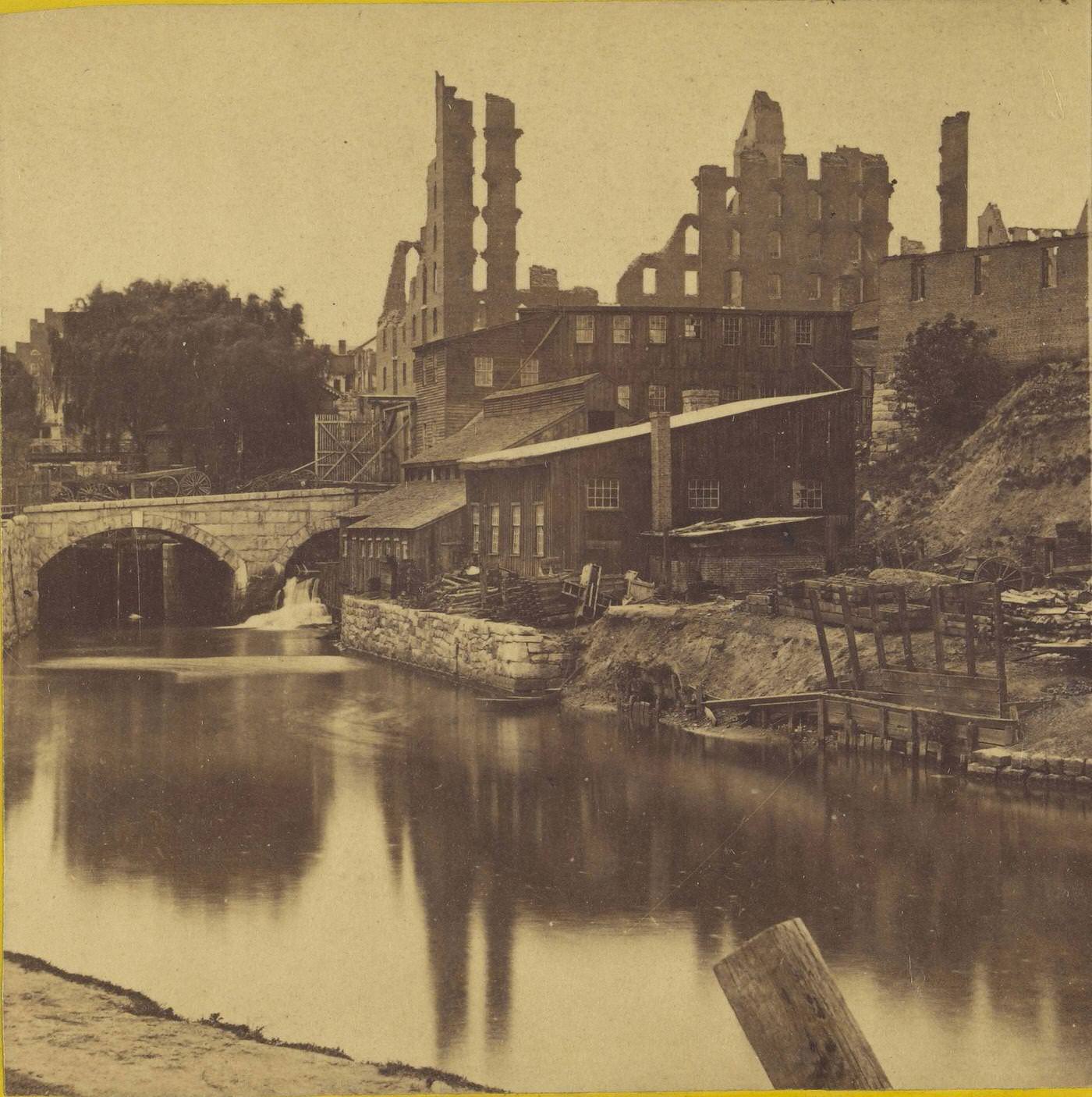 View on the Lynchburgh Canal, near the Haxall Flour Mills, Richmond, 1900