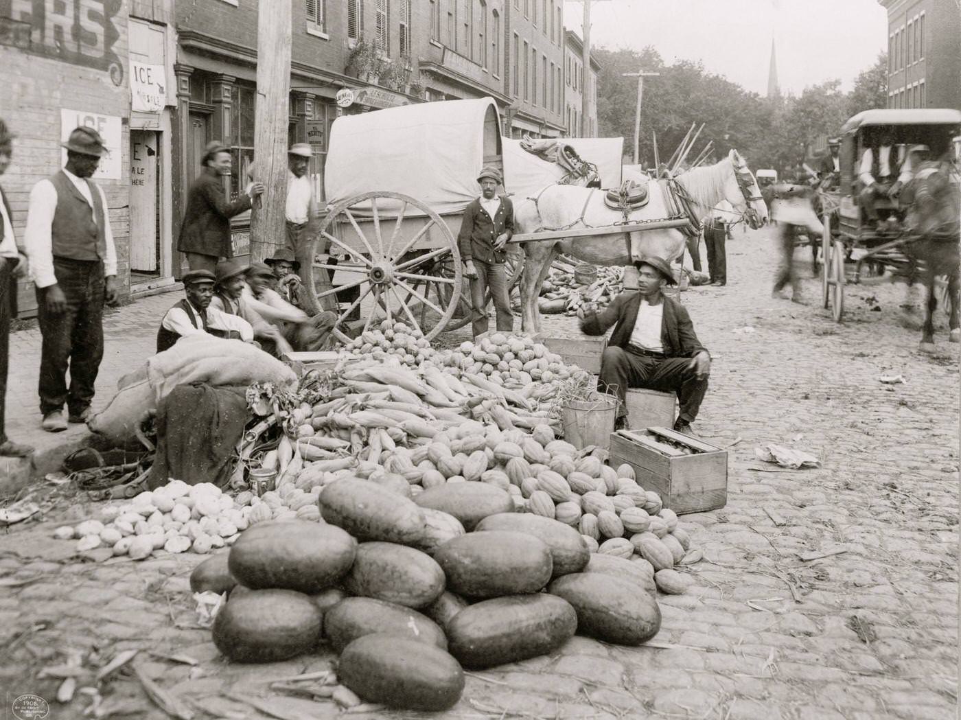 Sixth Street market, Richmond, Va African-American vendors and farm produce--melons, corn and squash, 1908