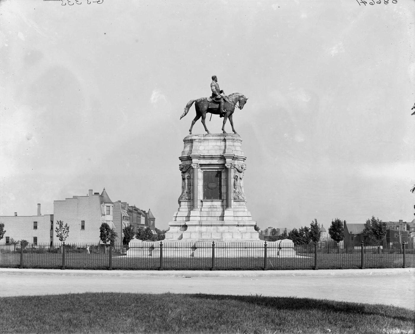 View of an equestrian statue of General Robert E Lee (sculpted by Antonin Mercie, from an illustration by Adalbert Volck), Richmond, Virginia, 1905.