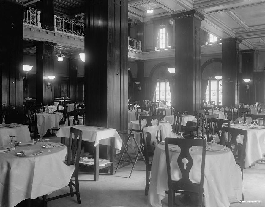 Main dining room, Murphy's Hotel, Richmond, 1909
