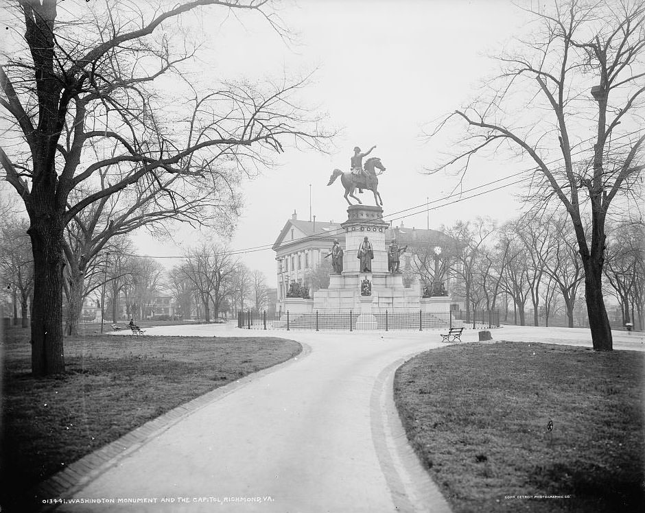 Washington Monument and the capitol, Richmond, 1901