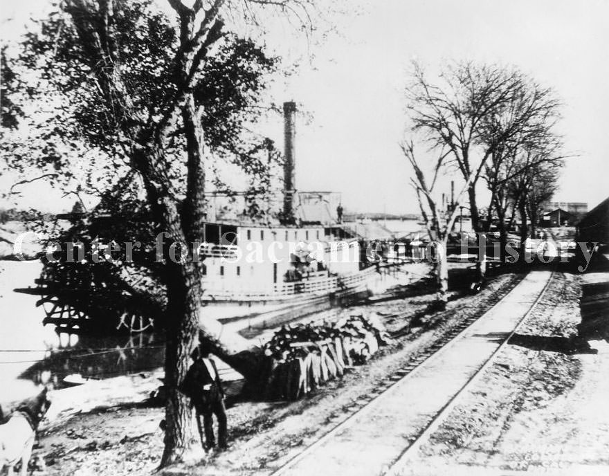 Steamer "Chin Du Wan" docked on the Sacramento River, 1860