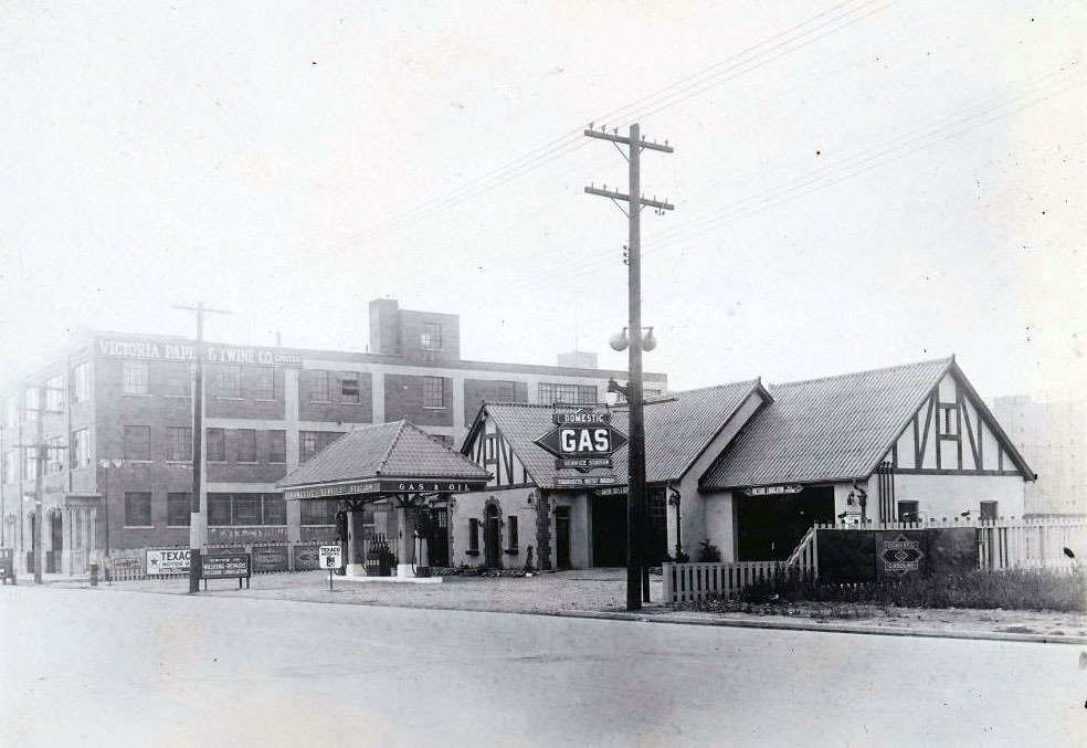 Domestic Gas Station - Victoria Paper & Twine Company Limited buildings, 439-441 Wellington Street West, 1930