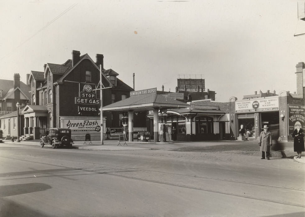 Crown Dominion Service Station, Green Flash Motor Oil, 1933