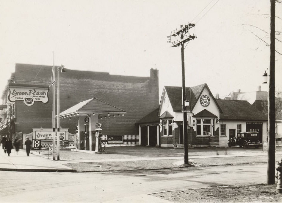 Bloor Street West, at Madison Avenue, north-west corner, 1933
