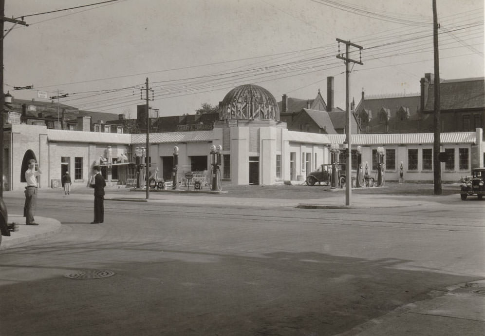 British-American Gasolene Service Station, Dundas Street East, at Bond Street, south-east corner, 1933