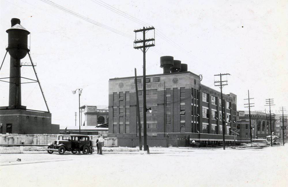 Lakeshore looking southwest towards Maple Leaf Stadium, Bathurst & Tip Top Tailor, 1933