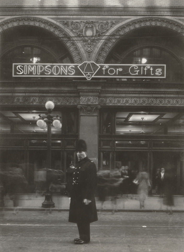 Simpson's, 1933