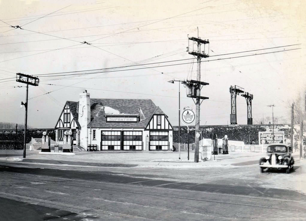 Supertest Station - Lakeshore & Riverside (Now South Kingsway), 1935