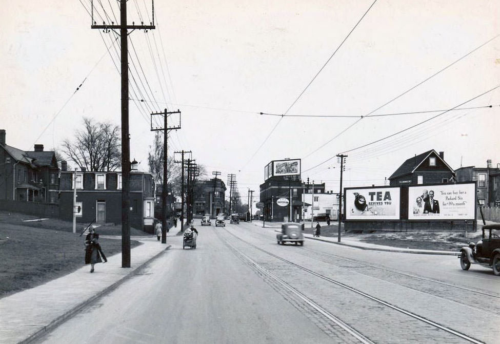 Gerrard & Munro looking east towards Broadview, 1936