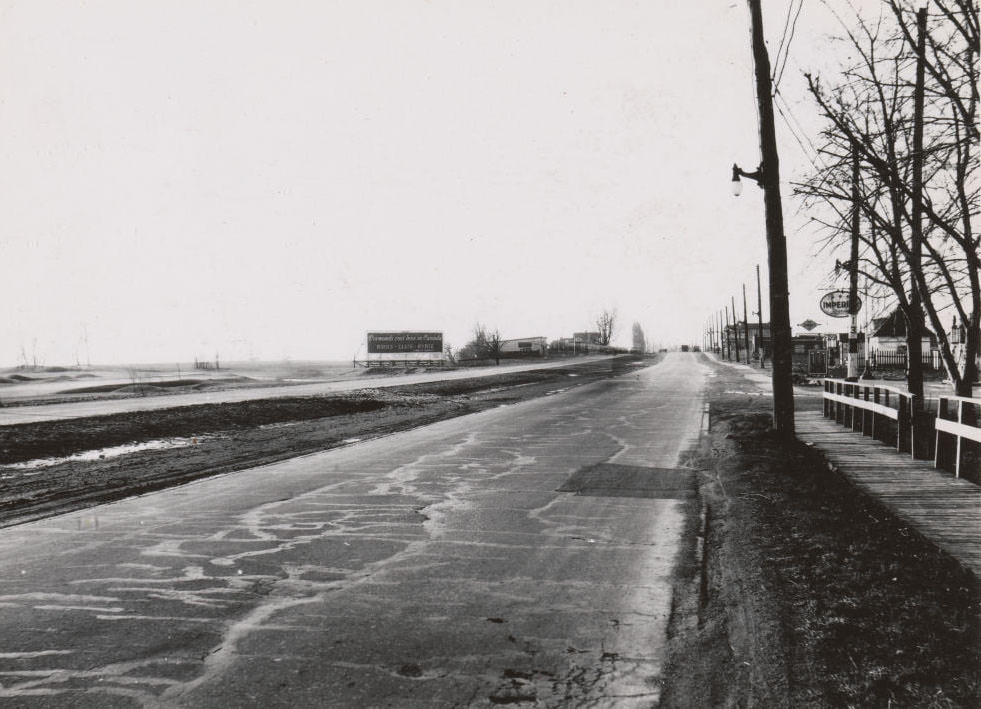 View looking west on Kingston Rd. to TTC Stop 13 at Sharpe St., Birchcliff Heights, Scarborough, 1936.