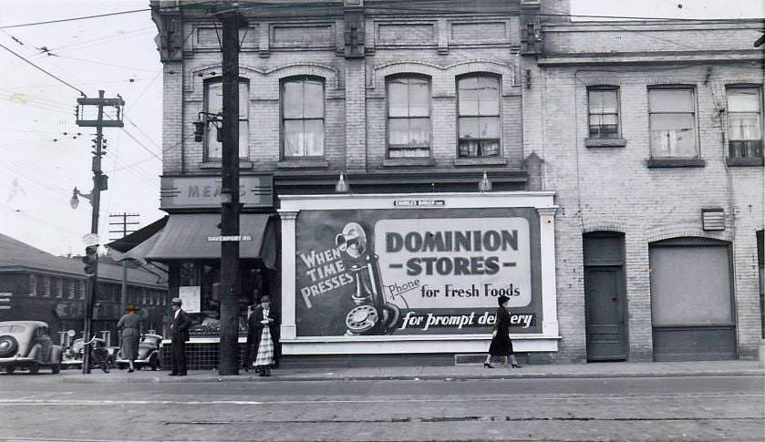 Somewhere on Davenport in 1937