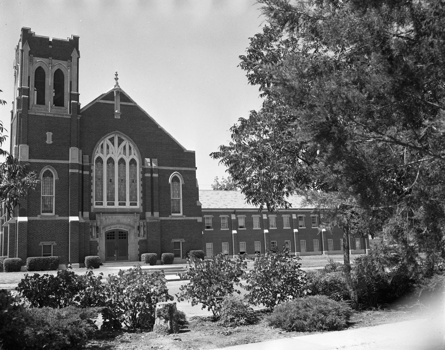 First Presbyterian Church located on North 5th and Orange Street, 1954