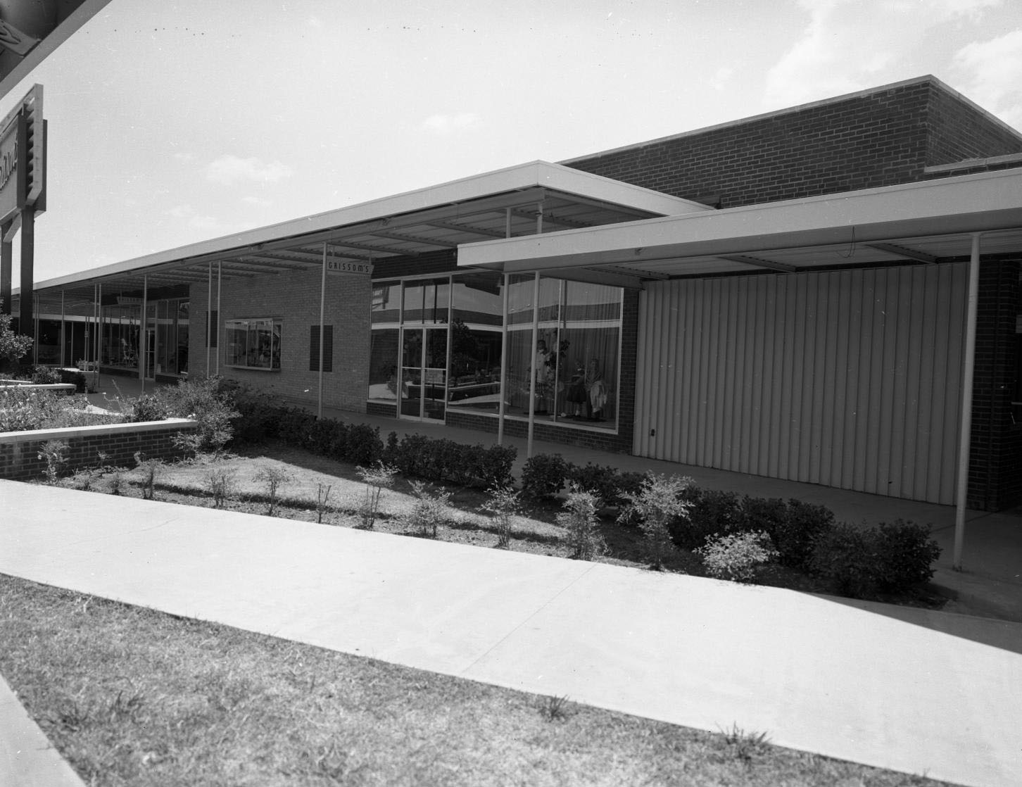 Grissom's Department Store at River Oaks, 1955