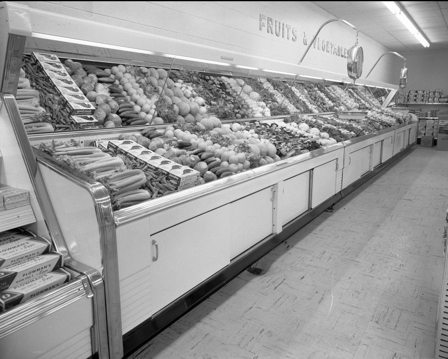 fruits and vegetables aisle in Super Duper grocery store in Abilene, Texas, 1956