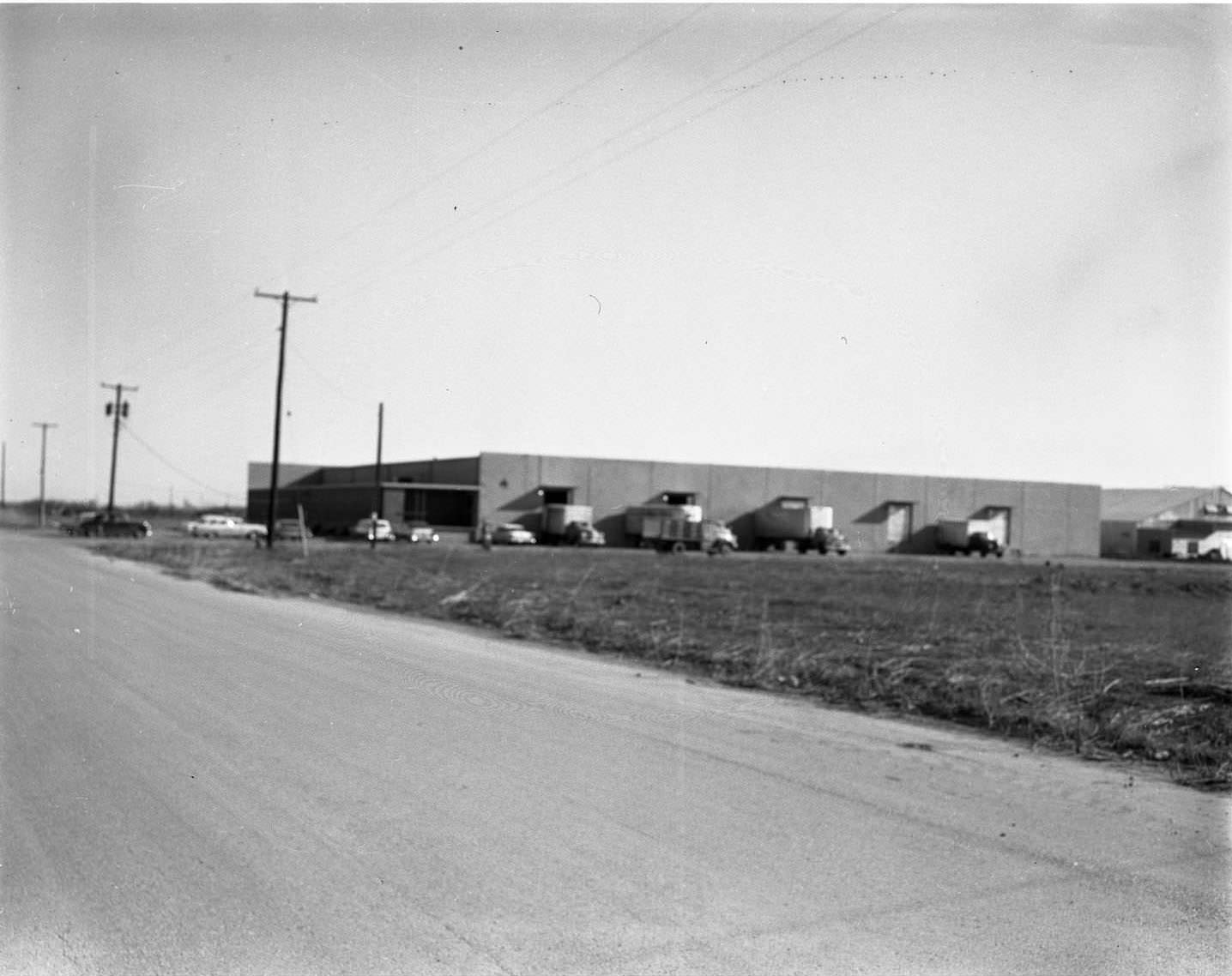 New Mayflower Moving Building on W. N. First, 1958