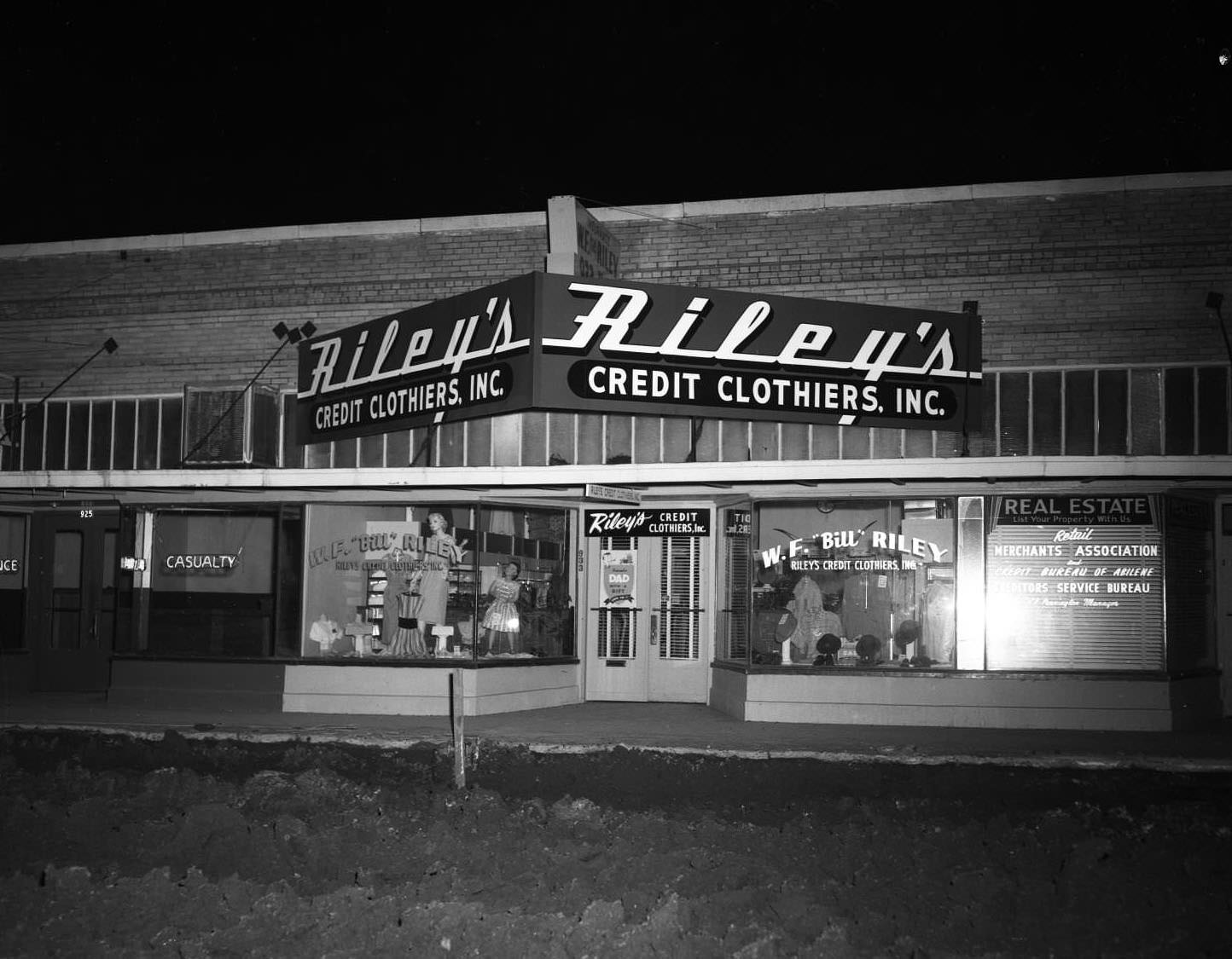 Riley's Credit Clothiers, 1955