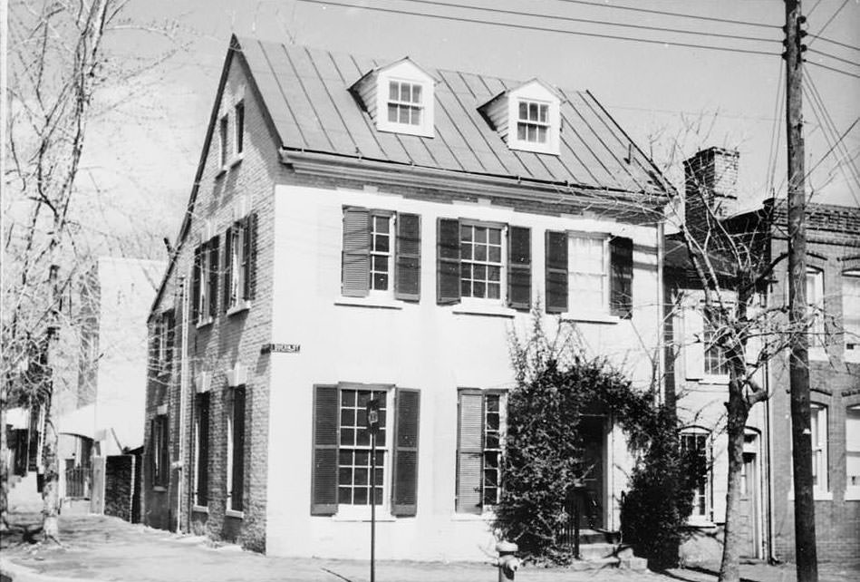 Queen Street Area Survey, 525 Queen Street (House), Alexandria, 1970s