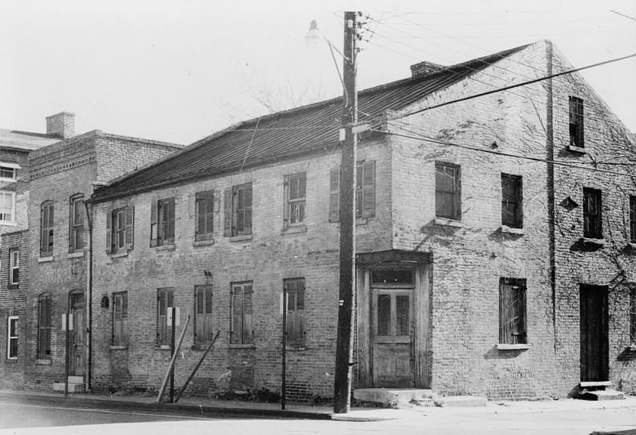 Flounder Tavern Building, Sharpskin & Market Square Alleys, Alexandria, 1970s