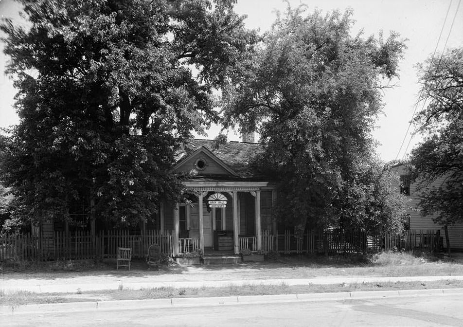 Lawrence Lewis House, 815 Franklin Street (moved to 11701 River Drive, Lorton), Alexandria, 1970s