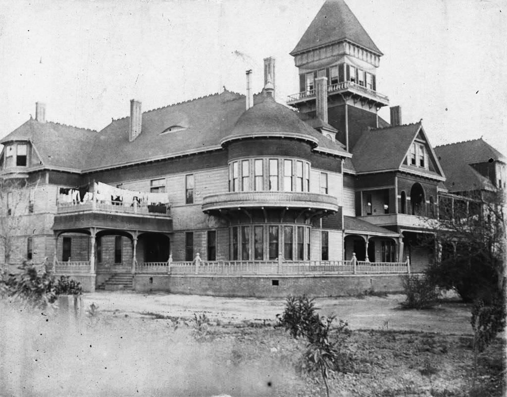 Del Campo Hotel, located at the northeast corner of Broadway and South Olive Street, Anaheim, 1895