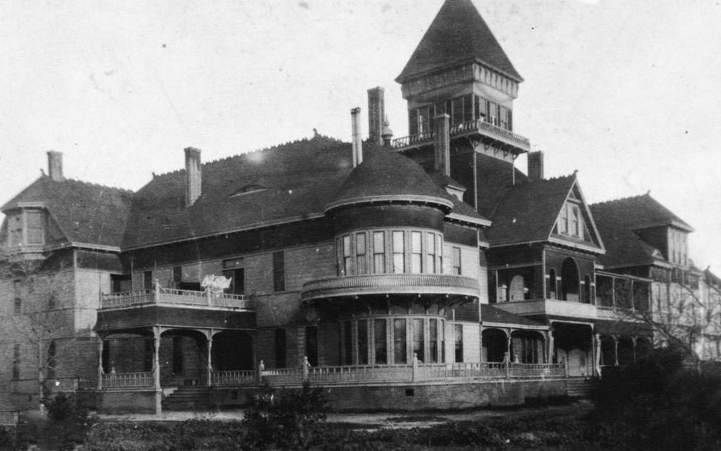 Del Campo Hotel, located at the northeast corner of Broadway and South Olive Street, Anaheim, 1895