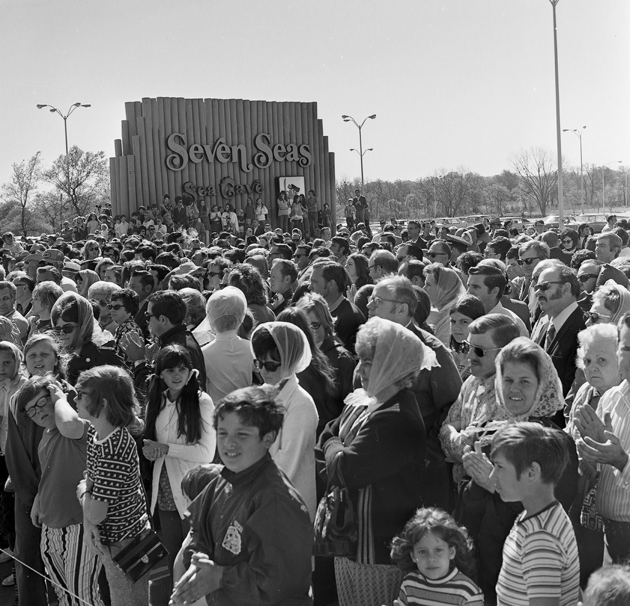 Crowd at Seven Seas, Arlington, Texas, 1972