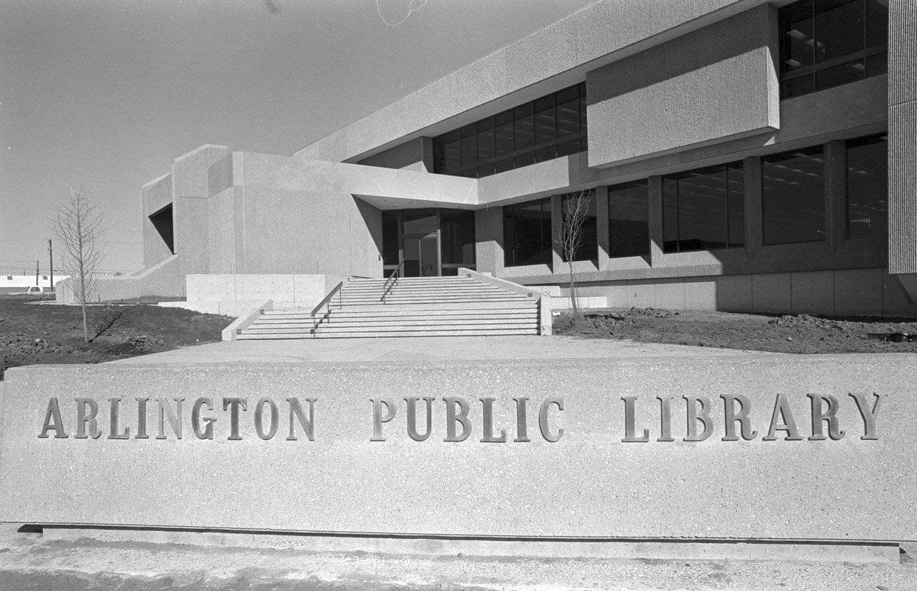 New public library, Arlington, Texas, 1970s